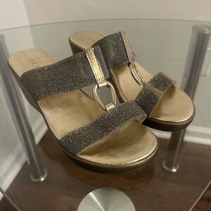 Pesáro Gold & Silver Platform Sandals Women’s, Sz 6
